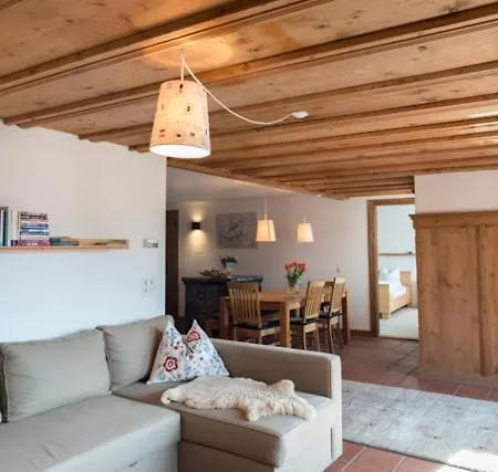 Apartment Edelweiss Ferienwohnung, Casa Dadens, Dorf , 6027