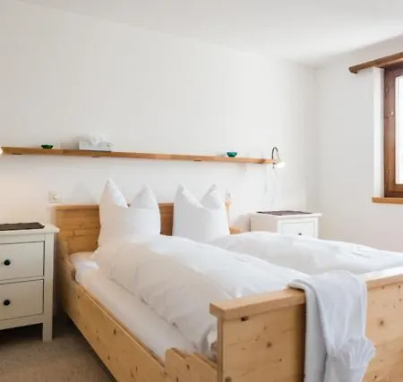 Edelweiss Ferienwohnung, Casa Dadens, Dorf , 6027 Apartment