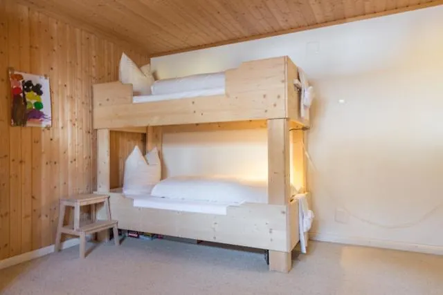 Edelweiss Ferienwohnung, Casa Dadens, Dorf , 6027 Appartement