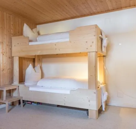 Edelweiss Ferienwohnung, Casa Dadens, Dorf , 6027 Daire