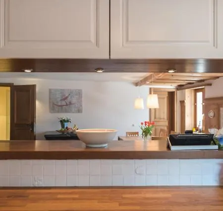 Edelweiss Ferienwohnung, Casa Dadens, Dorf , 6027 Daire *