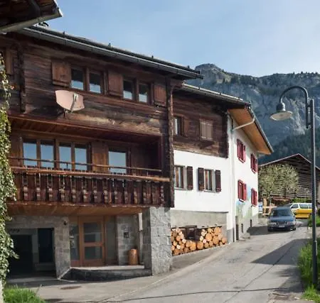 Edelweiss Ferienwohnung, Casa Dadens, Dorf , 6027 Daire